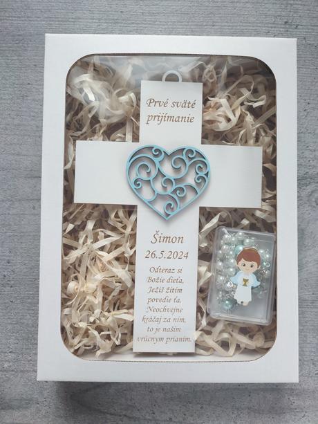 Krížik a ruženec na prvé sväté prijímanie,