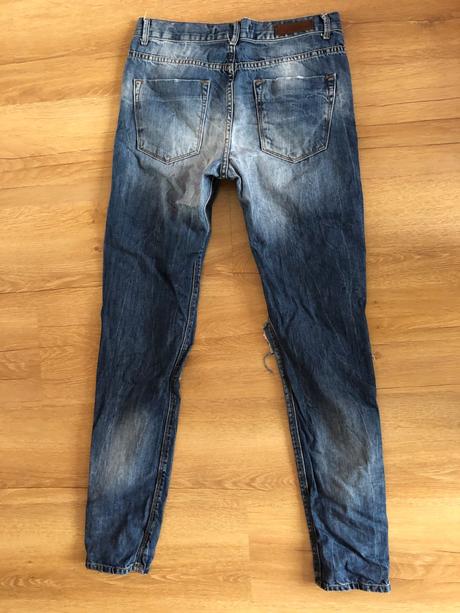 Roztrhané rifle, zara,36