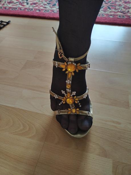 Zlaté sandálky, 40