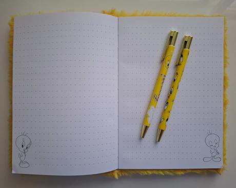 Zápisník, perá, nálepky "tweety", 