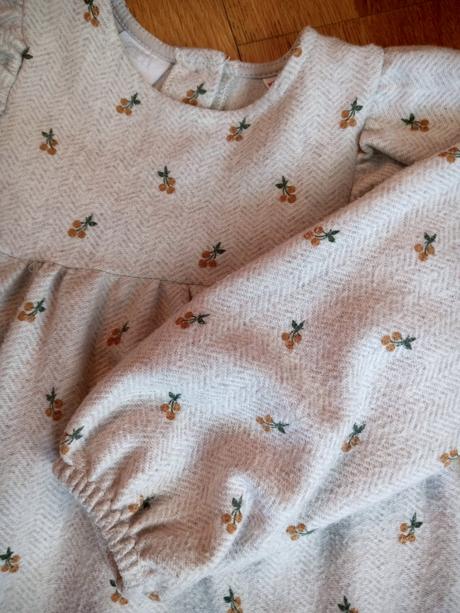 Dievčenské šaty, 92