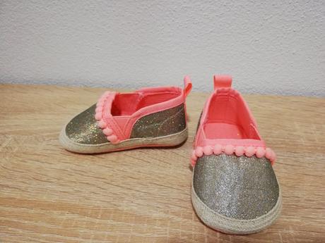 Zlaté trblietavé topánky, <17