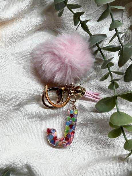 Ručne vyrobené živicové kľúčenky, 