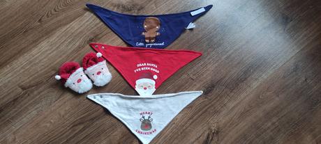 Vianočné podbradniky a capacky, 