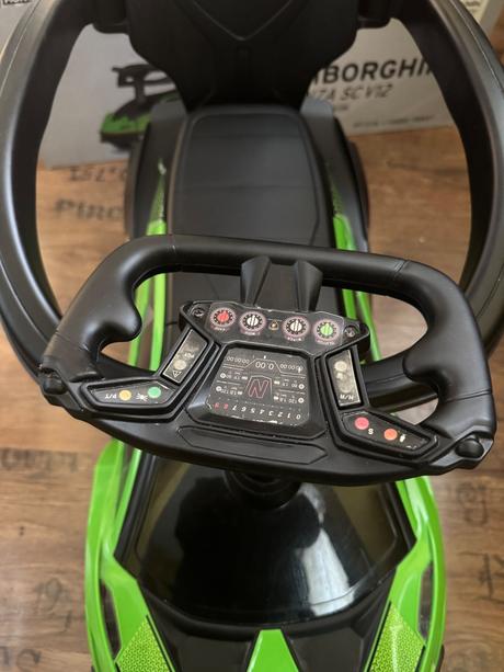 Odrážadlo autíčko lamborghini,