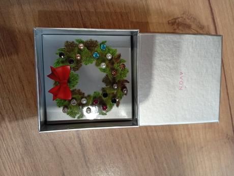 Set farebných naušnic, avon