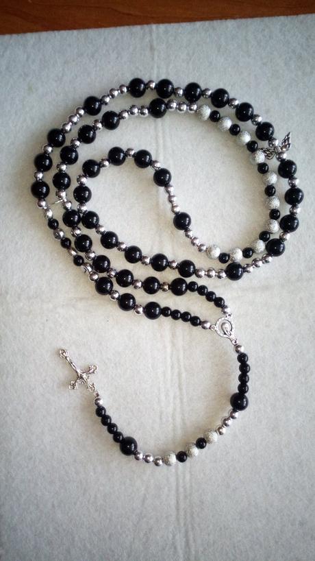 Ruženec s menom a dátumom,