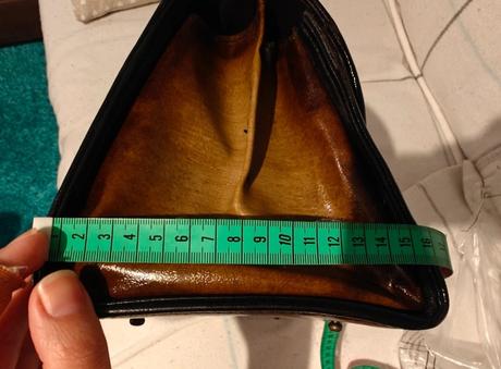 Malá dámska kožená kabelka, 