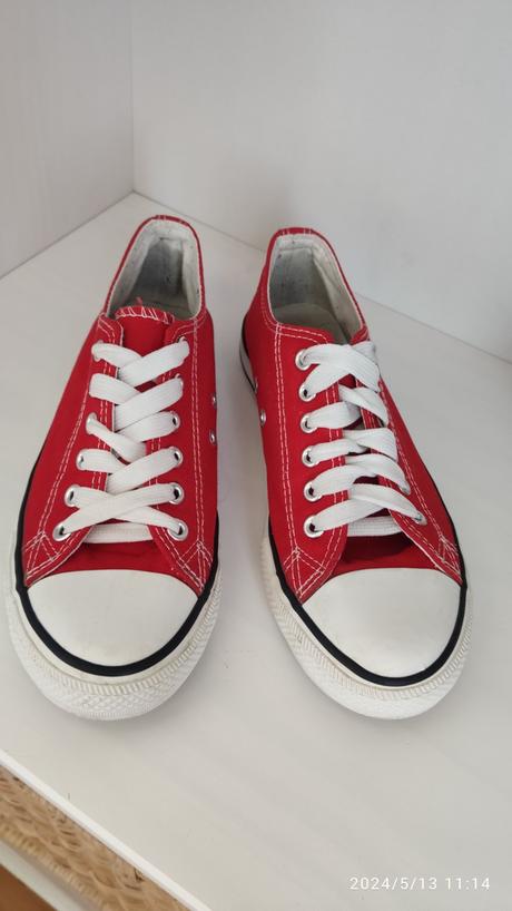 Platené tenisky, 38