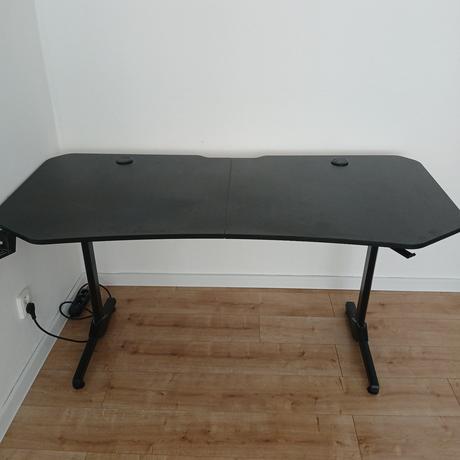 Hráčsky stôl dx racer,
