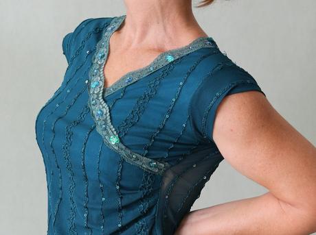 Spoločenský čipkový top s flitrami veľ. s, s