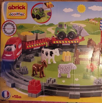 Stavebnica vláčik,