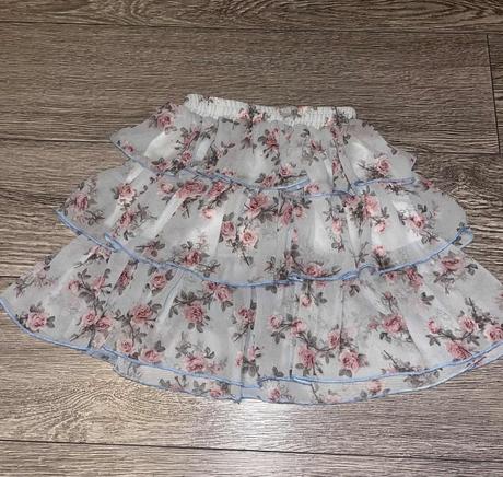 Dievčenské sukne, 134