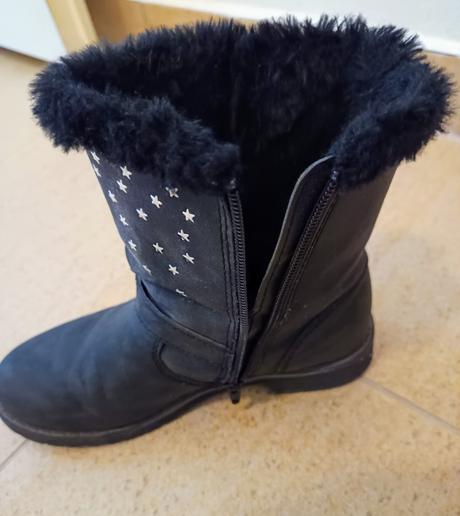 Predám veľmi málo nosené dievčenské čižmy, pepperts,35