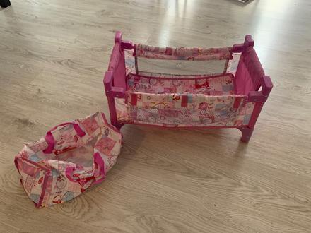 Skladacia postielka pre bábiky,