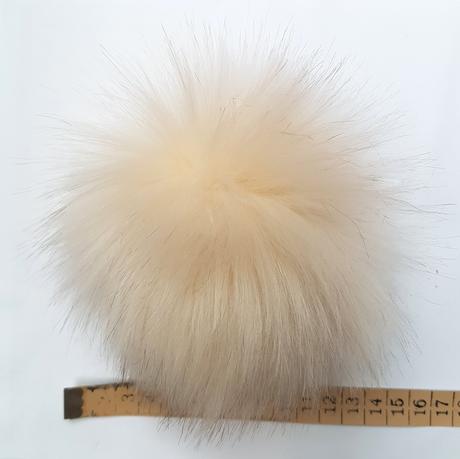 Kožušinový brmbolec č.62, 