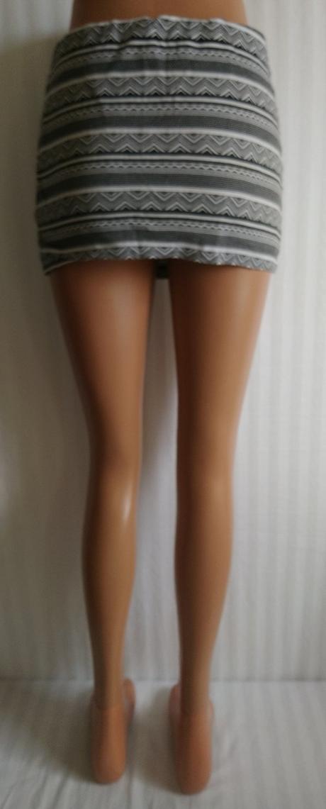 Dámska krátka sukňa s čierno bielym vzorom, re, xs