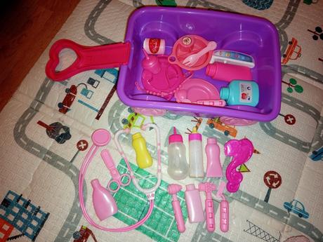 Vozík s doplnkami pre bábiky, 