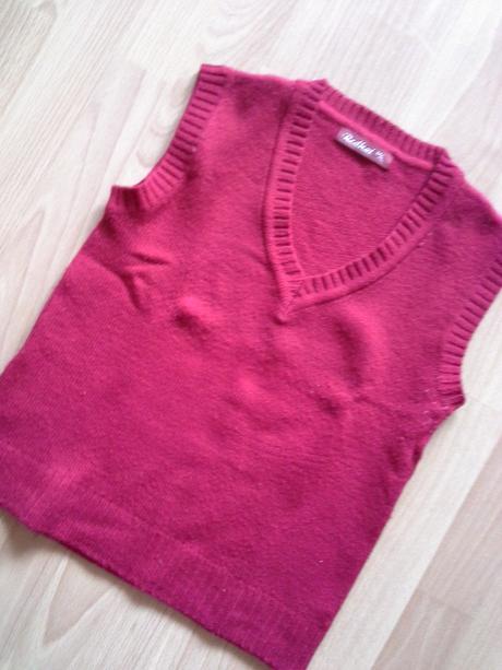 Malo nosena cervena vesticka, m