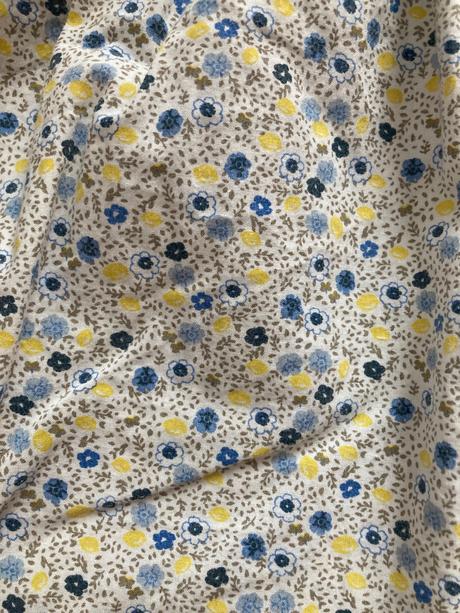 Kvietkovana suknička, 110