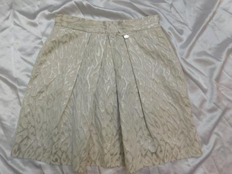 Velmi pekna sukna, 38