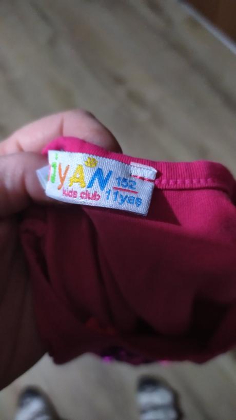 Tričko s flitrami, 152