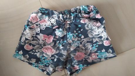 Kraťasy s čipkou, 152