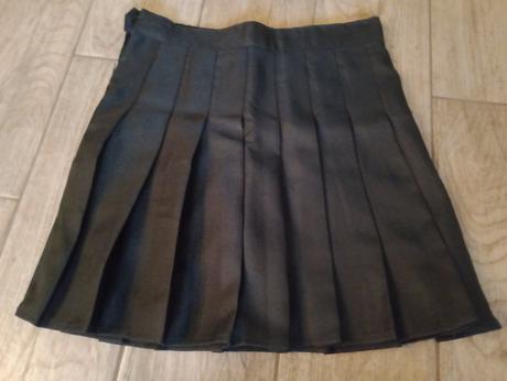 Sukňa so všitými kraťaskami, 152