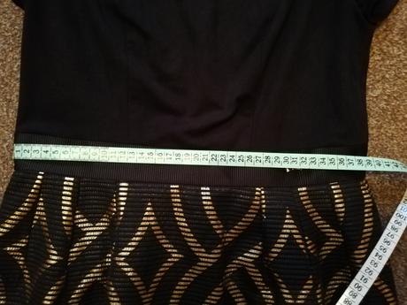 Čiernozlaté šaty, 40