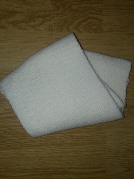 Biely šál pre dámu,