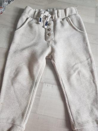 Pekne teplakove nohavice, 92