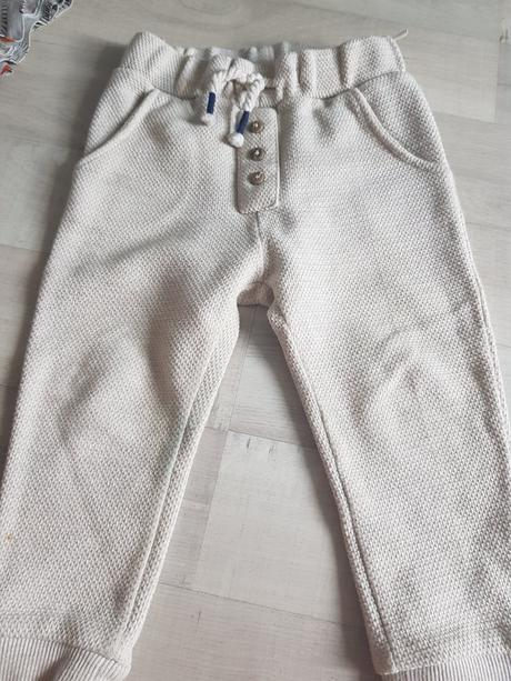 Pekne teplakove nohavice, 92