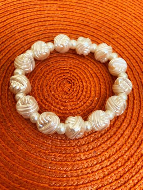 Perleťový náramok, 