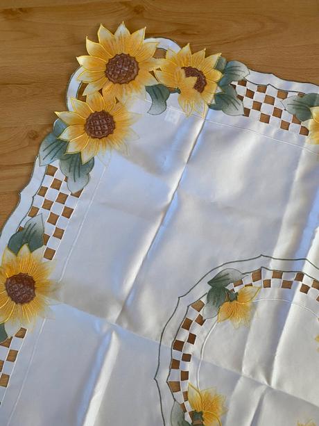 Obrus so slnečnicami, 