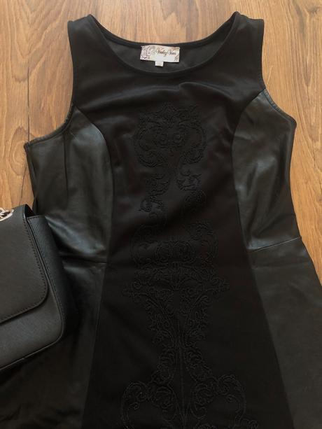 Krásne čierne šaty, 38