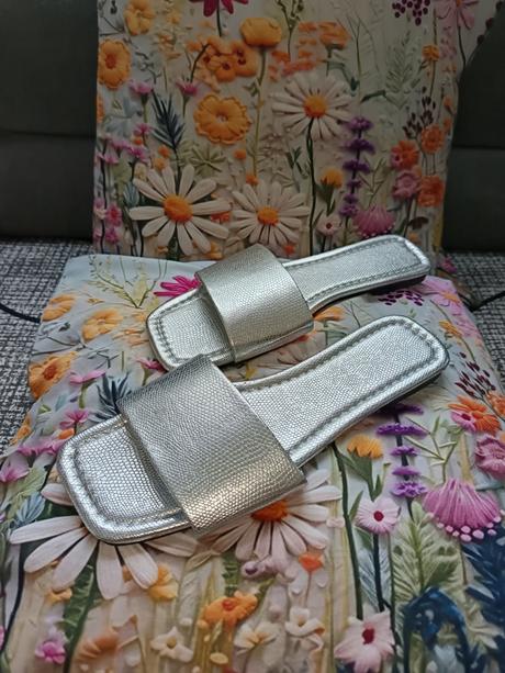 Strieborné šľapky, 37