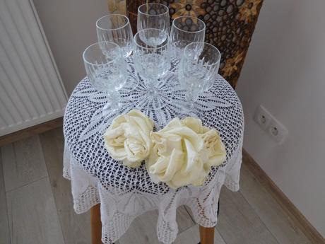 Sklenené poháriky jemne brúsené-6 kusov top stav, 