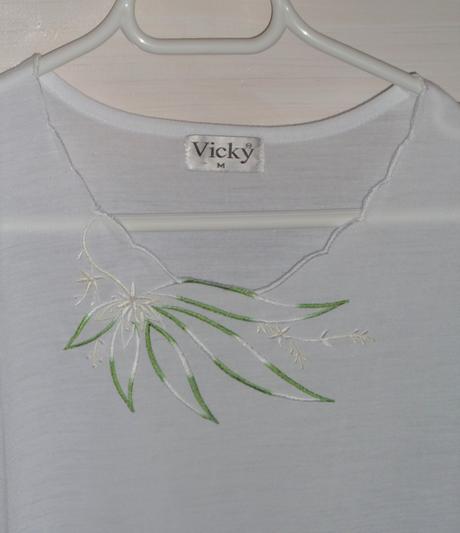 Tričko s výšivkou, 44