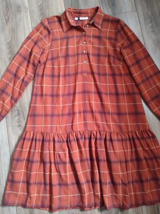 Kárované šaty, 40