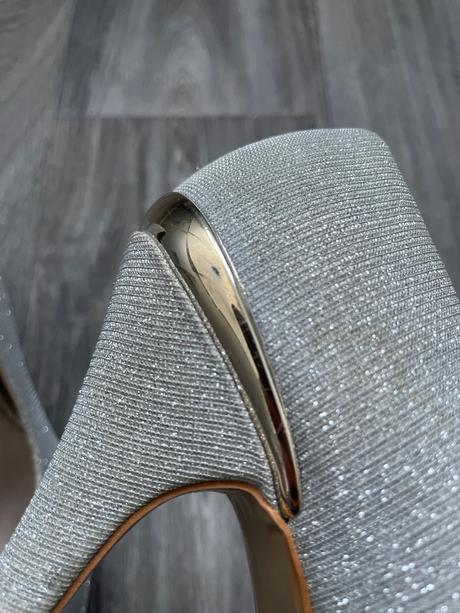 Elegantné strieborné, trblietkavé lodičky, 38