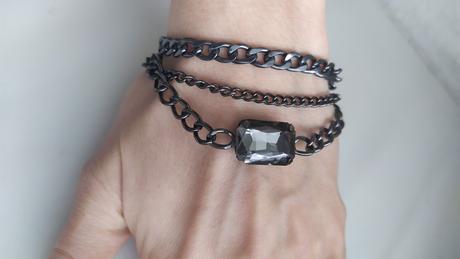 Náramok s kameňom,