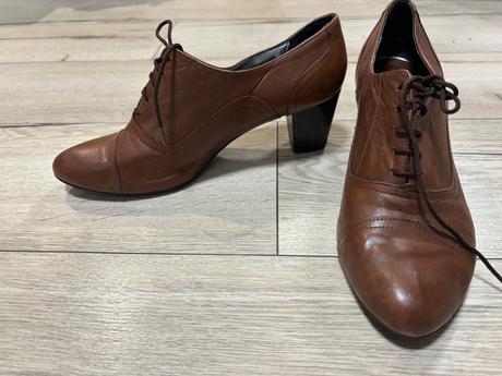 Bata snurovacie kozene toanky, baťa,41