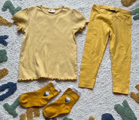 Balík 13 ks, tričká, legíny, ponožky, veľkosť 98, 86–98