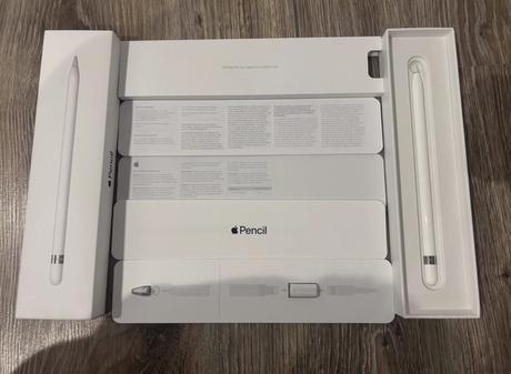 Apple pencil, apple