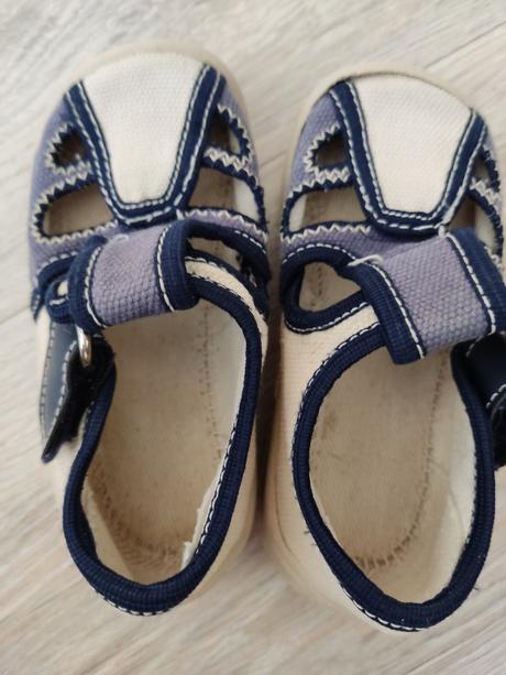 Sandále, 21