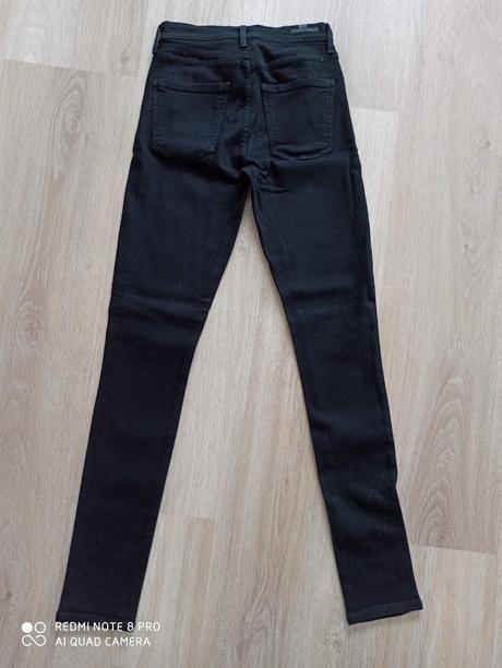 Čierne nohavice, 26