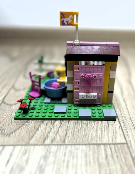 Lego friends 3189 stajne v heartlake, 