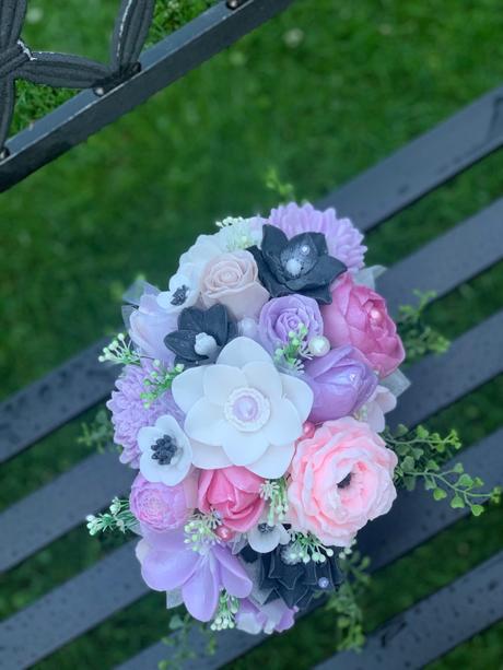 Mydlova kytica v mušli keramika, 