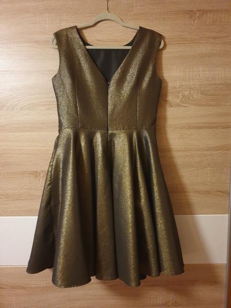 Spoločenské šaty, 42