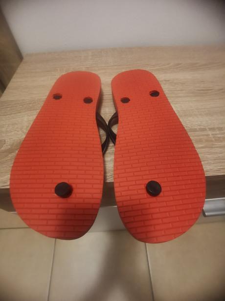 Žabky červené s bodkami, 38